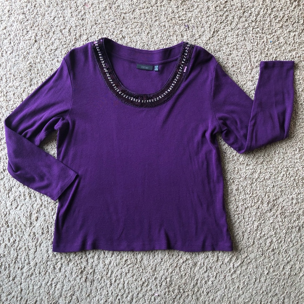 Apt 9 top
